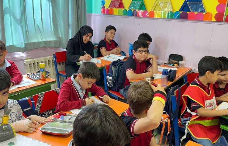 بازدید مدیر دبستان سرکار خانم کمالی از فعالیت های آموزشی 14