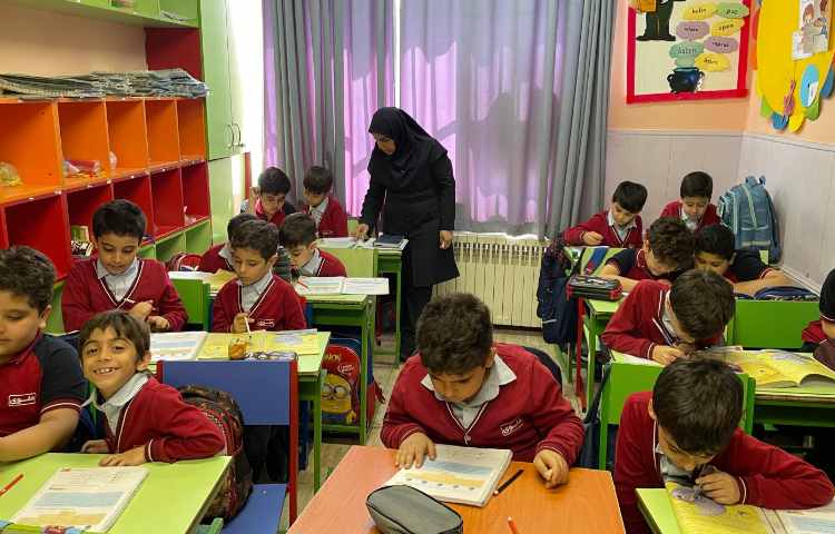 بازدید مدیر دبستان سرکار خانم کمالی از فعالیت های آموزشی 16