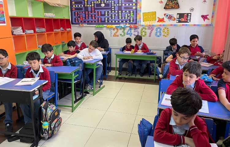 بازدید مدیر دبستان سرکار خانم کمالی از فعالیت های آموزشی 17