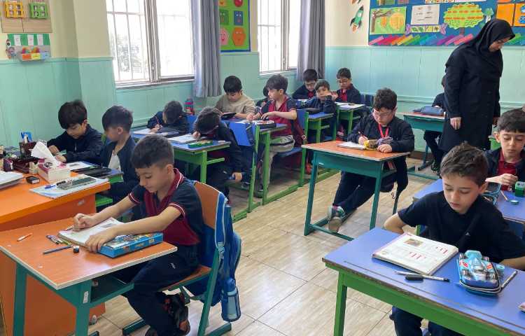 بازدید مدیر دبستان سرکار خانم کمالی از فعالیت های آموزشی 3