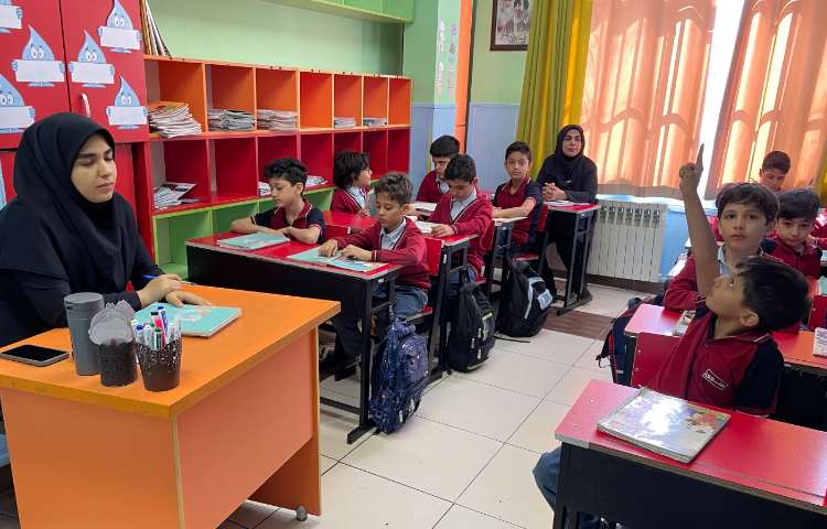 بازدید مدیر دبستان سرکار خانم کمالی از فعالیت های آموزشی 5