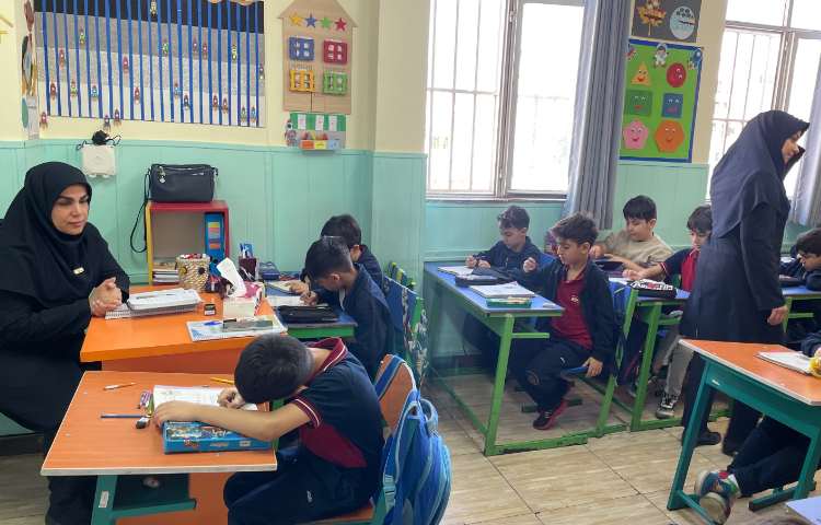 بازدید مدیر دبستان سرکار خانم کمالی از فعالیت های آموزشی 8