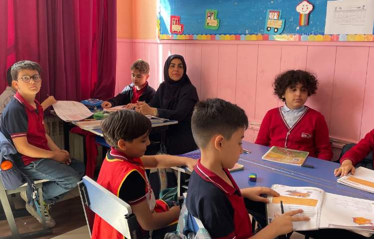 بازدید مدیر دبستان سرکار خانم کمالی از فعالیت های آموزشی 9