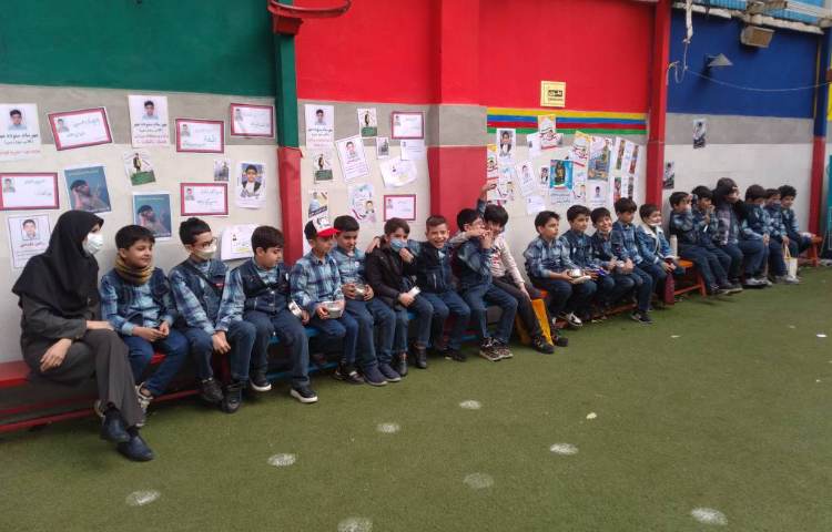 :بازدید مدیر، معاون آموزشی و سوپروایزر زبان از روند آموزش کلاس ها 4