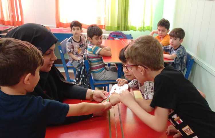 بازدید مدیر، معاون آموزشی و سوپروایزر زبان از روند آموزش کلاس ها 5