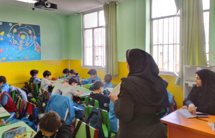 :بازدید مدیر، معاون آموزشی و سوپروایزر زبان از روند آموزش کلاس ها 6