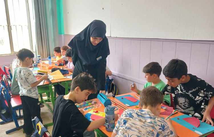 بازدید مدیر، معاون آموزشی و سوپروایزر زبان از روند آموزش کلاس ها 6