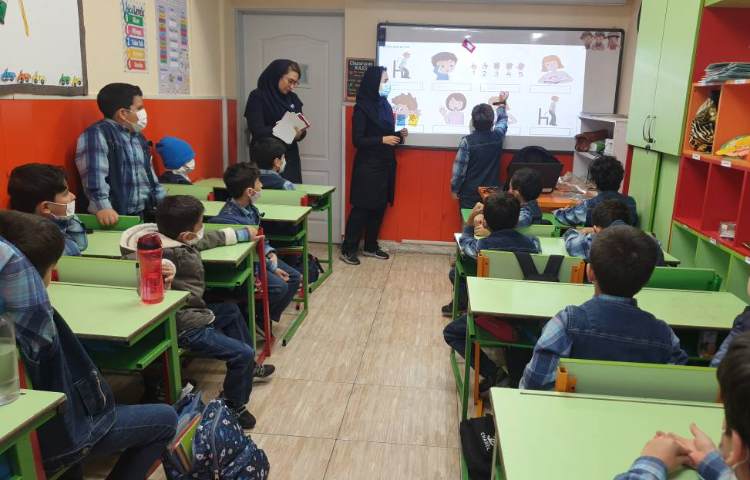 :بازدید مدیر، معاون آموزشی و سوپروایزر زبان از روند آموزش کلاس ها