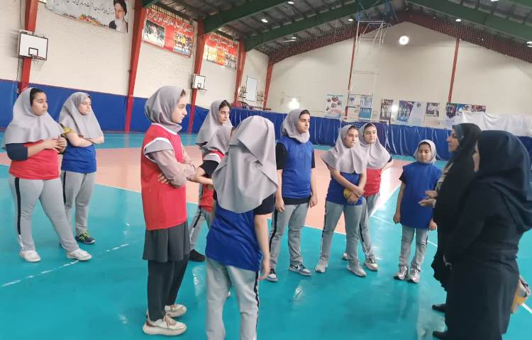 بازدید مدیر و معاونین از تمرین تیم هندبال 2