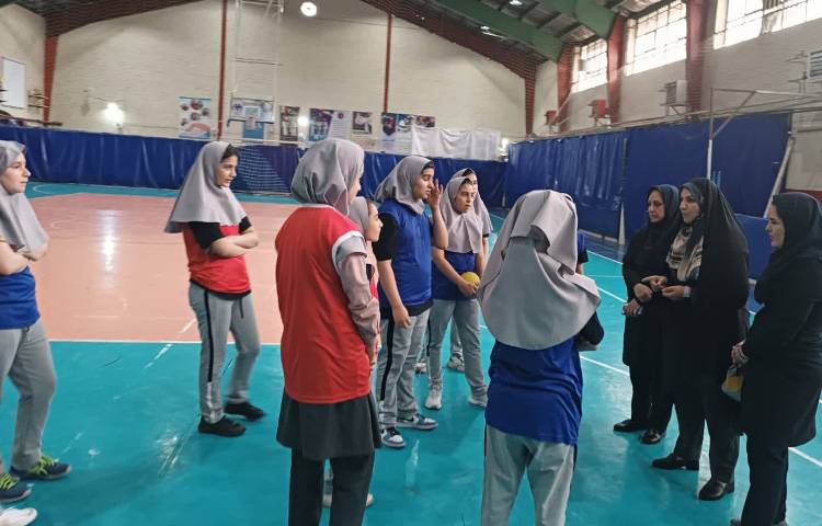 بازدید مدیر و معاونین از تمرین تیم هندبال 3