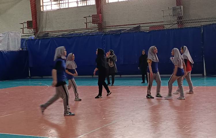 بازدید مدیر و معاونین از تمرین تیم هندبال 4