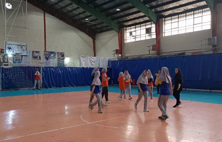 بازدید مدیر و معاونین از تمرین تیم هندبال 6