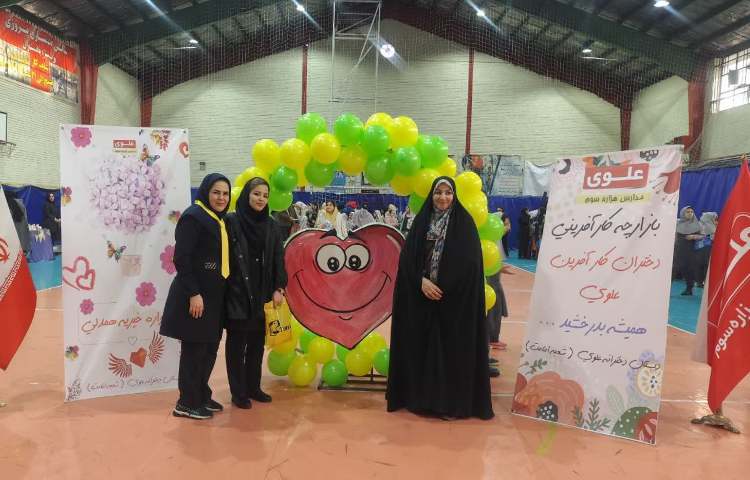 بازدید مسئولین منطقه و ستاد از بازارچه خیریه 6