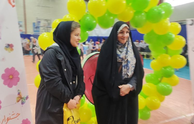 بازدید مسئولین منطقه و ستاد از بازارچه خیریه 7