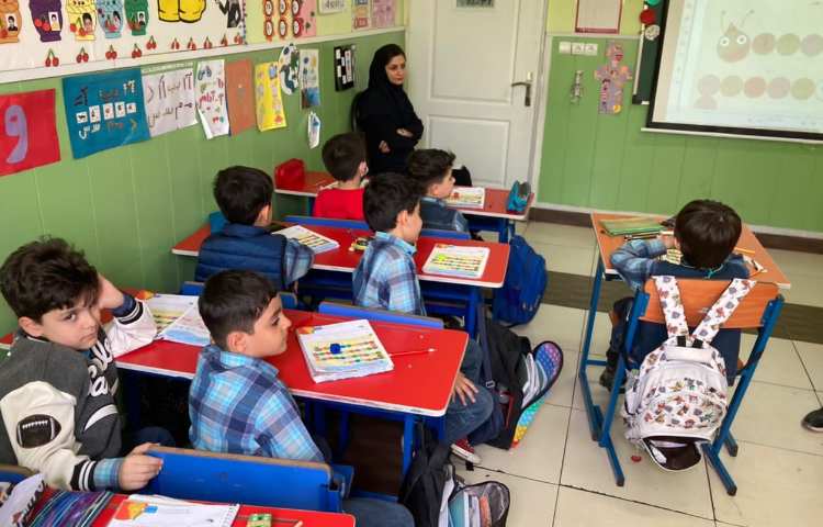 :بازدید مسئول آموزش مرکز علوی از روند فعالیت های آموزشی کلاس های پایه و فوق برنامه 1