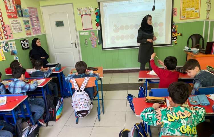 :بازدید مسئول آموزش مرکز علوی از روند فعالیت های آموزشی کلاس های پایه و فوق برنامه 3