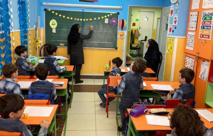 :بازدید مسئول آموزش مرکز علوی از روند فعالیت های آموزشی کلاس های پایه و فوق برنامه 4