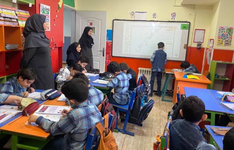 :بازدید مسئول آموزش مرکز علوی از روند فعالیت های آموزشی کلاس های پایه و فوق برنامه