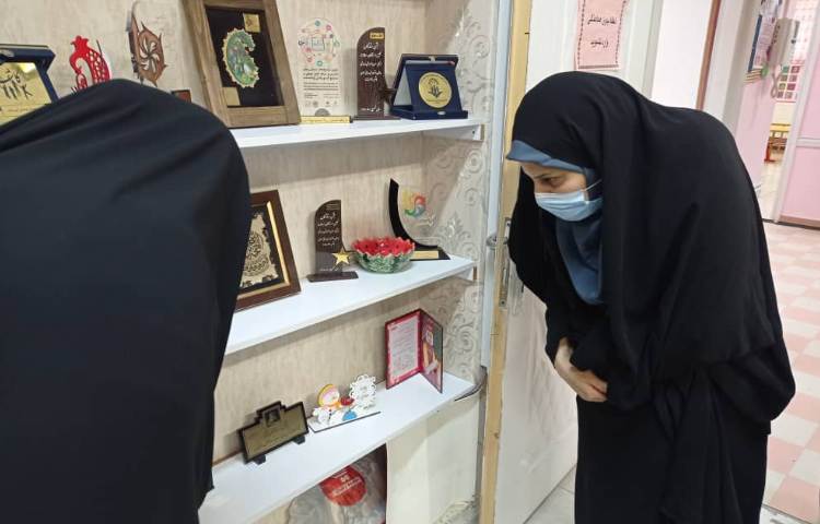 بازدید مسئول بهداشت سرکار خانم قرائی از دبستان 5
