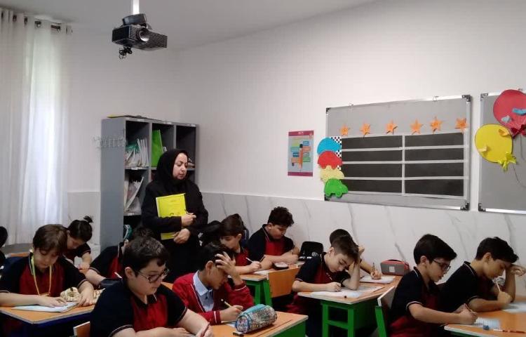 بازدید معاون آموزشی از برگزاری آزمون گونیا 1