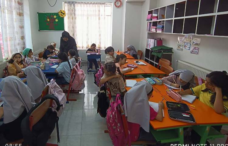 بازدید معاون آموزشی از برگزاری کلاس های کلوپ تکه های یخ، خنده های ریز 3