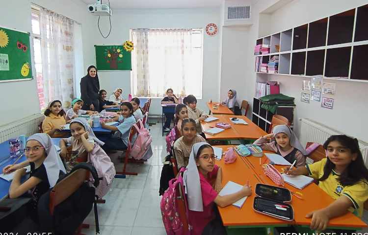 بازدید معاون آموزشی از برگزاری کلاس های کلوپ تکه های یخ، خنده های ریز 4