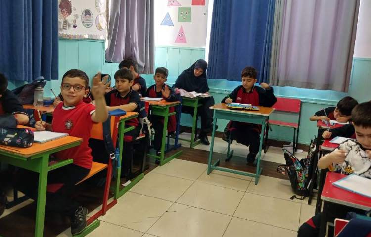 بازدید معاون آموزشی از روند آموزش 1