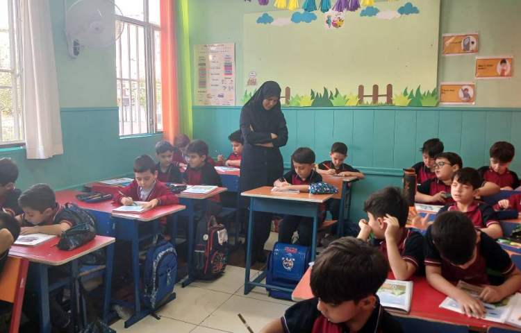 بازدید معاون آموزشی از روند آموزش 3