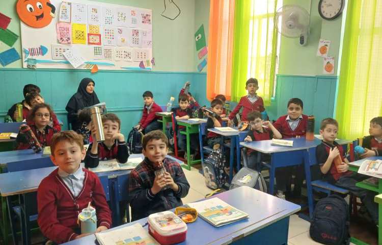 بازدید معاون آموزشی از روند آموزش 4