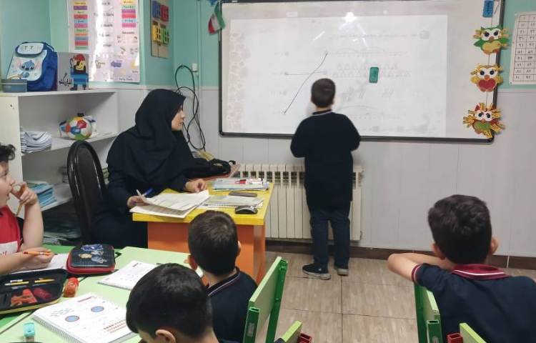 بازدید معاون آموزشی از روند آموزش 6