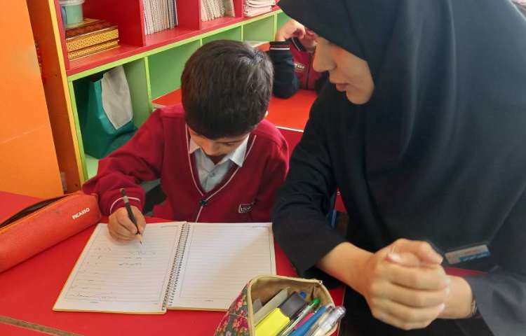 بازدید معاون آموزشی از روند آموزش 7