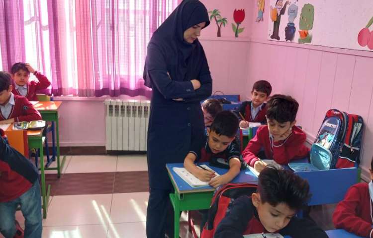 بازدید معاون آموزشی از روند آموزش 8