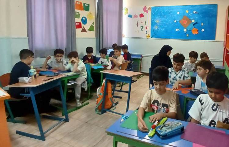 بازدید معاون آموزشی از روند برگزاری کلاس های پایه و فوق برنامه 2