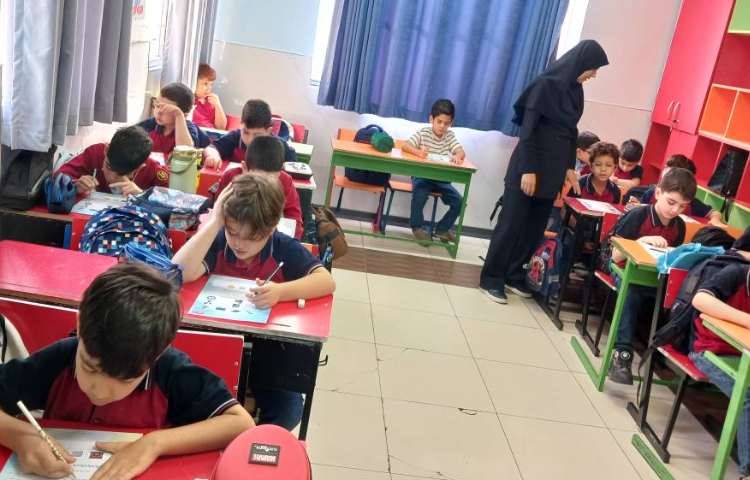 بازدید معاون آموزشی از روند برگزاری کلاس های پایه و فوق برنامه 9