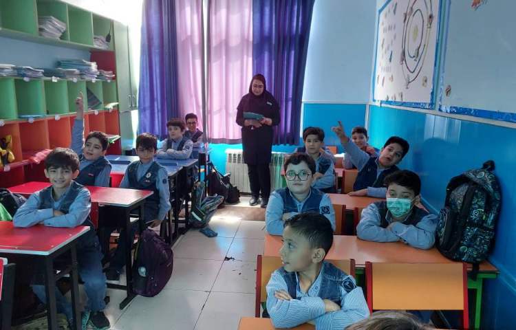 بازدید معاون آموزشی و سوپروایزر زبان از روند آموزش 2