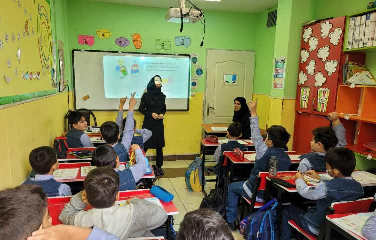 بازدید معاون آموزشی و سوپروایزر زبان از روند آموزش 3