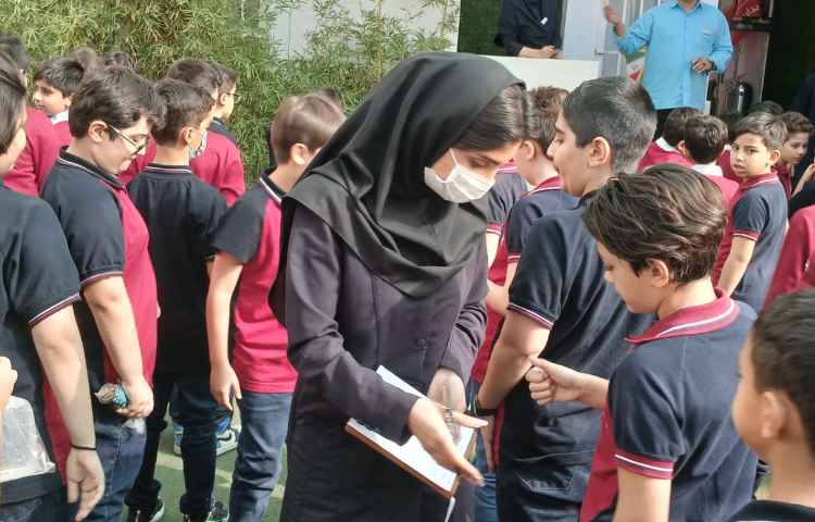 بازدید ناخن هفتگی دانش آموزان 3