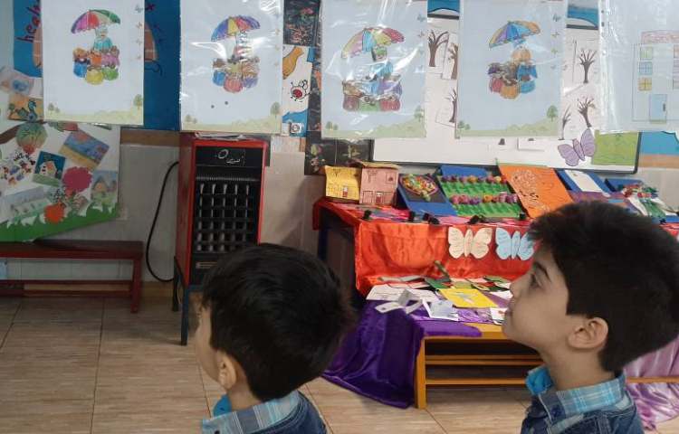 :بازدید نوآموزان پیش دبستانی از نمایشگاه دست سازه ها 10