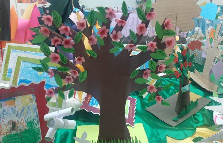 :بازدید نوآموزان پیش دبستانی از نمایشگاه دست سازه ها 12