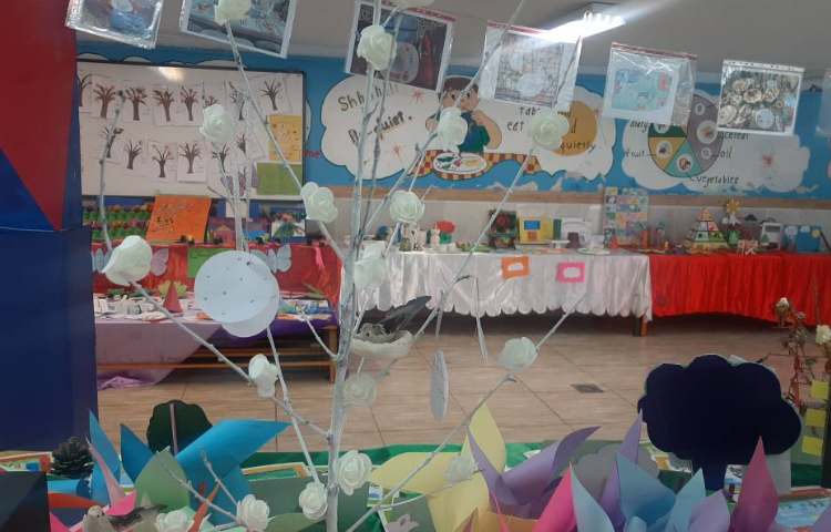 :بازدید نوآموزان پیش دبستانی از نمایشگاه دست سازه ها 17