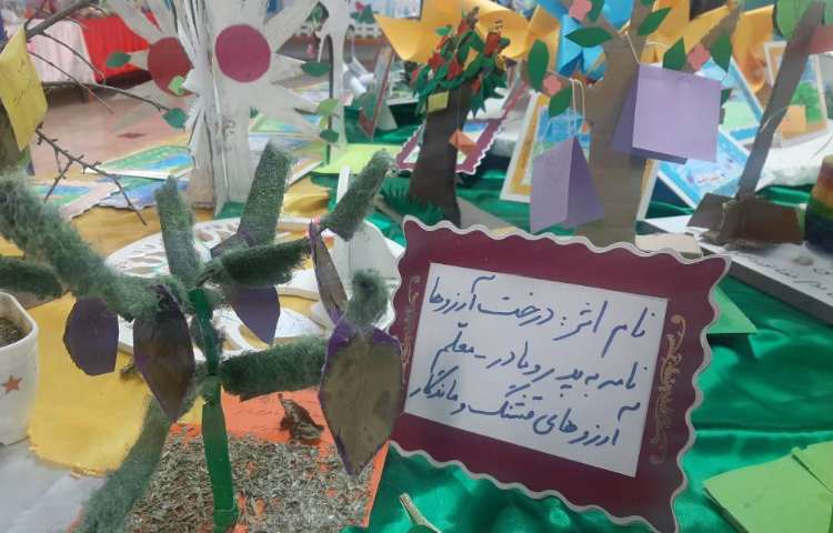 :بازدید نوآموزان پیش دبستانی از نمایشگاه دست سازه ها 18