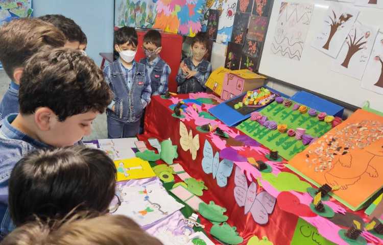 :بازدید نوآموزان پیش دبستانی از نمایشگاه دست سازه ها 2
