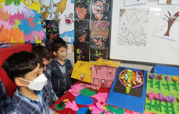 :بازدید نوآموزان پیش دبستانی از نمایشگاه دست سازه ها 4