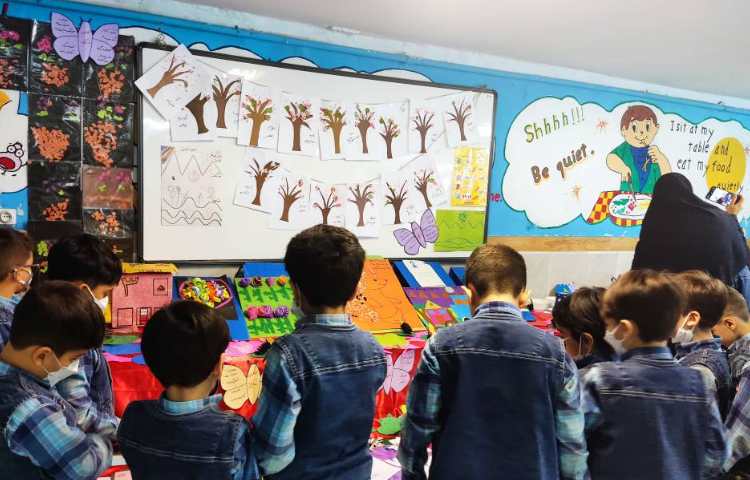 :بازدید نوآموزان پیش دبستانی از نمایشگاه دست سازه ها 5