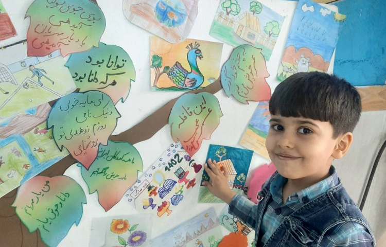 :بازدید نوآموزان پیش دبستانی از نمایشگاه دست سازه ها 8