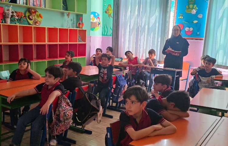 بازدید کلاسی سوپروایزر زبان از کلاس زبان 2