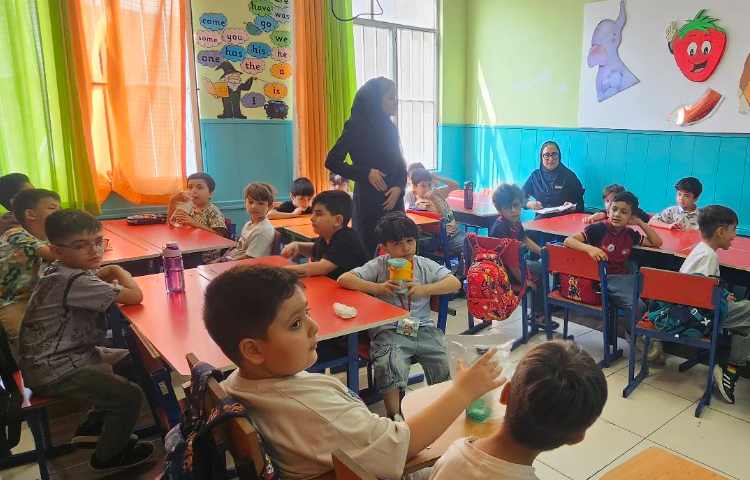 بازدید کلاسی سوپروایزر زبان از کلاس زبان