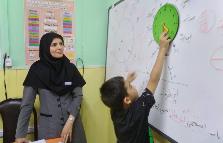 : بازدید کلاسی معاون آموزشی و سوپروایز زبان از روند آموزش در تابستان