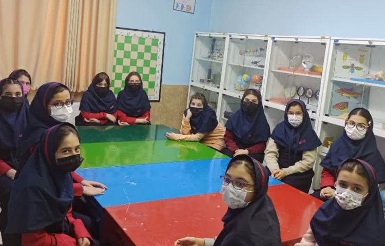 بازید از آزمایشگاه مدرسه 1