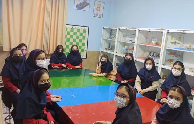 بازید از آزمایشگاه مدرسه 2